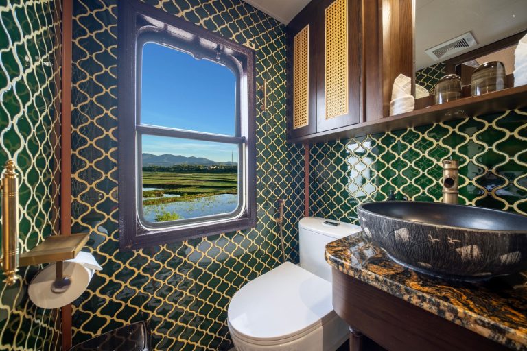 SALLE DE BAIN SJOURNEY TRAIN LUXE VIETNAM 00005