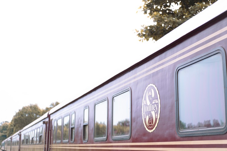 Sjourney vs Vietage — quel train de luxe choisir au Vietnam ?