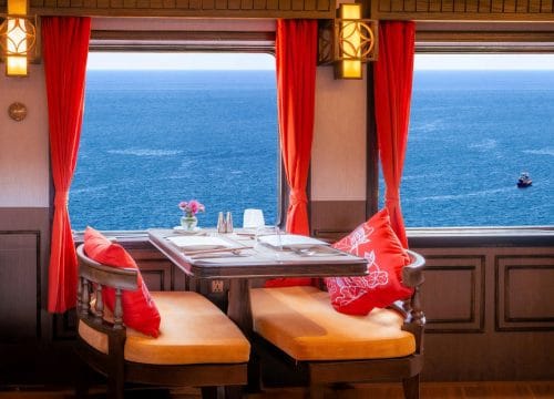 Voiture restaurant du Sjourney Train de luxe Vietnam avec vue panoramique